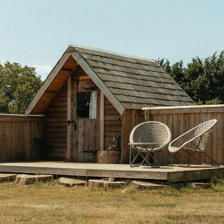 הוילה צ'יפנהאם Glamping At The Retreat Wiltshire Is Rural Bliss מראה חיצוני תמונה