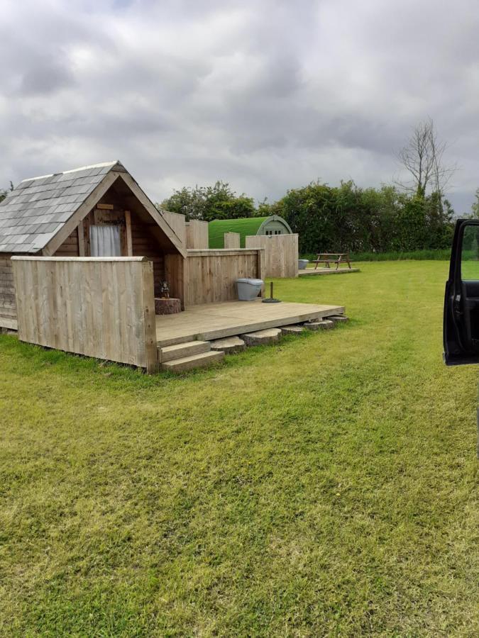 הוילה צ'יפנהאם Glamping At The Retreat Wiltshire Is Rural Bliss מראה חיצוני תמונה
